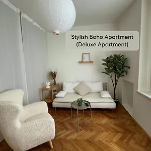 https://urban-retreat-i-modern-boho-apartments-in-lovely-letn.praguehotelsweb.com